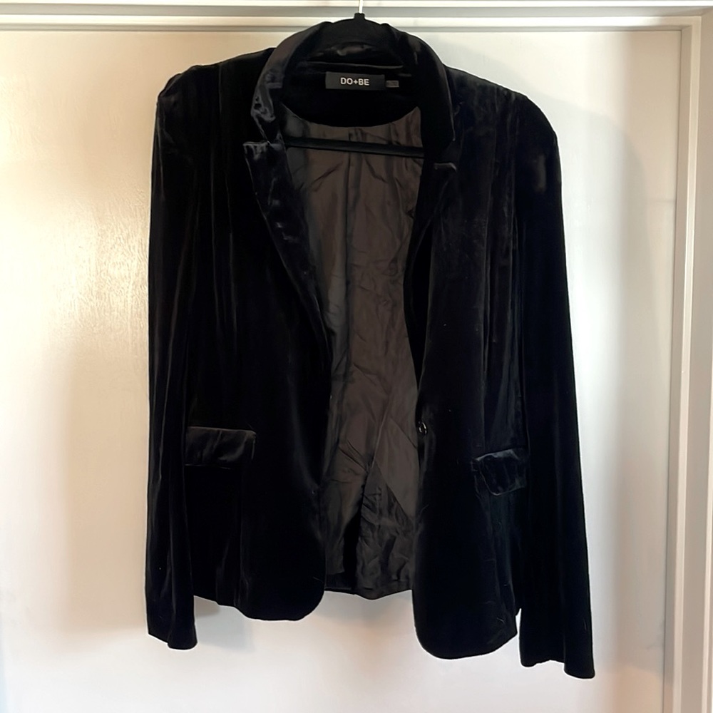 DO+BE Velvet Blazer